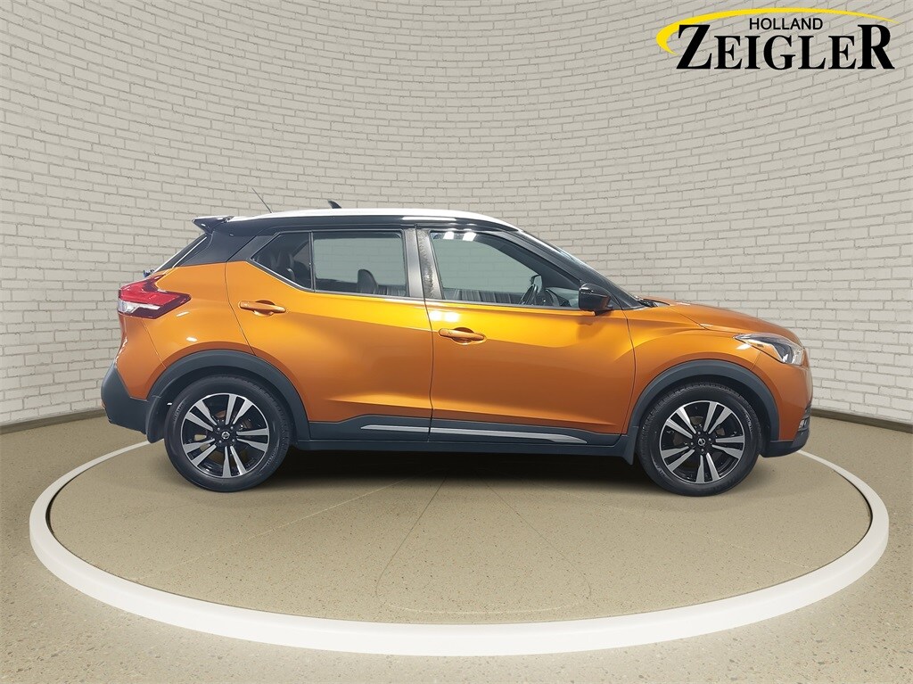 2019 Nissan Kicks SR photo 4