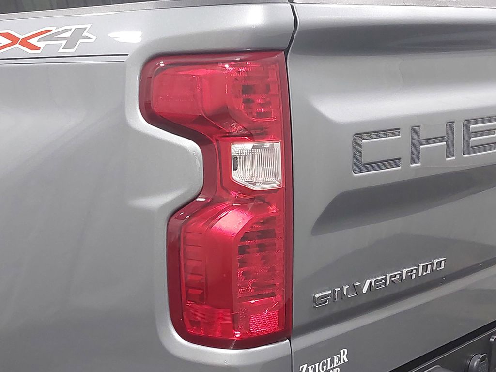 2023 CHEVROLET SILVERADO - Image 35