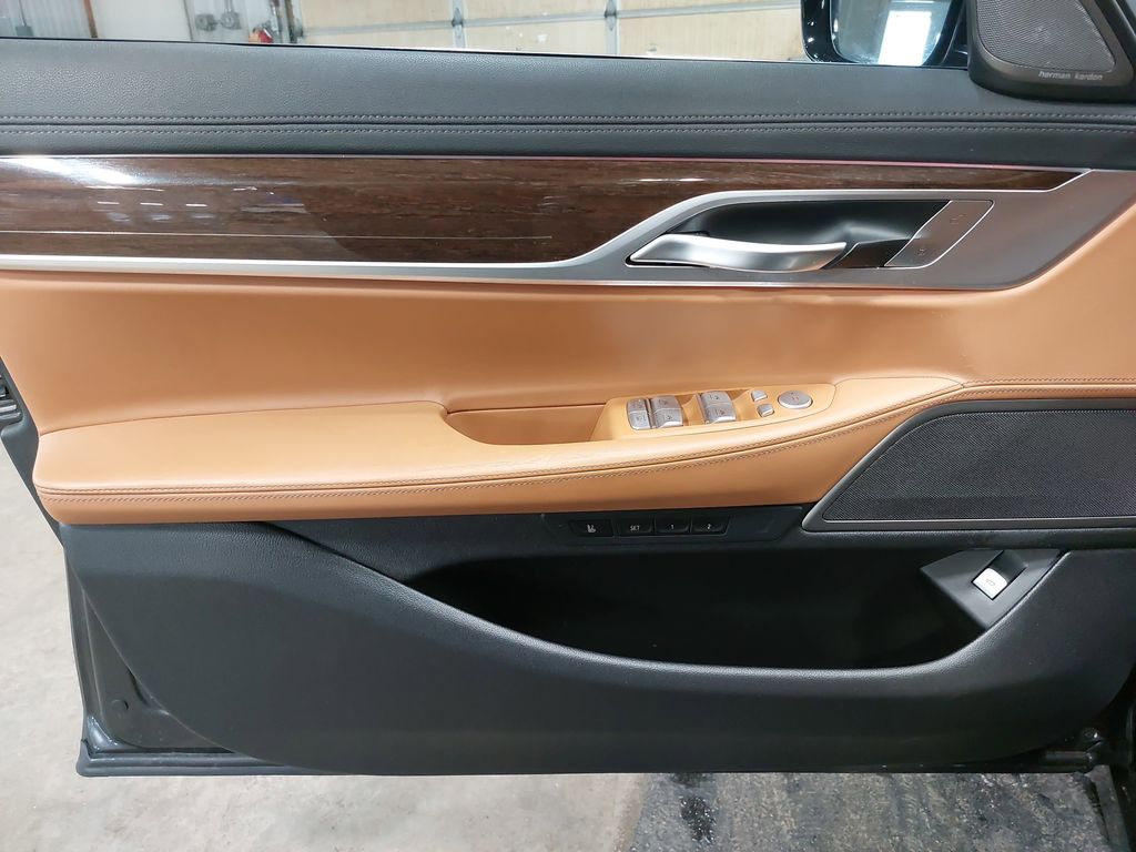 2020 BMW 750I - Image 25