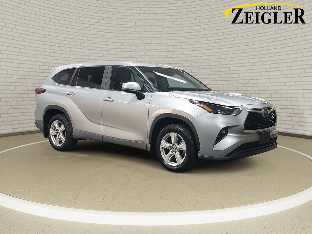 Used 2024 Toyota Highlander LE SUV