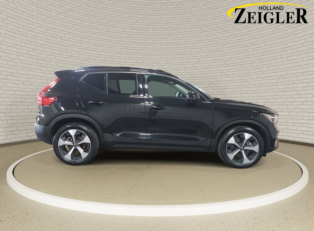 2024 VOLVO XC40 - Image 4