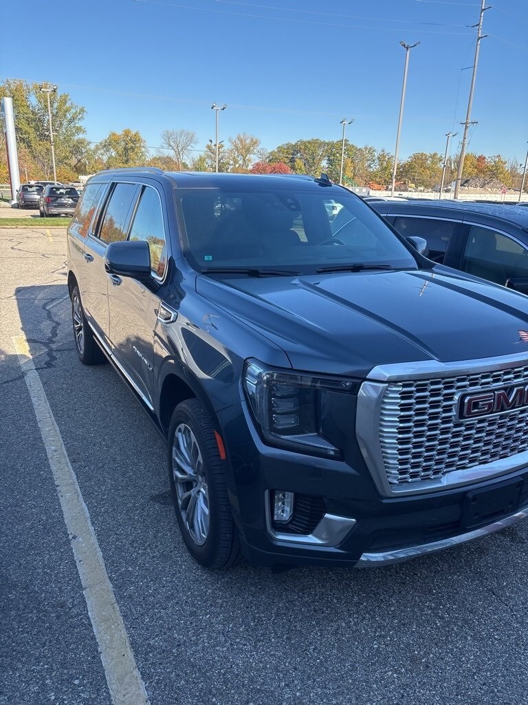 2021 Gmc Yukon XL Denali photo 2