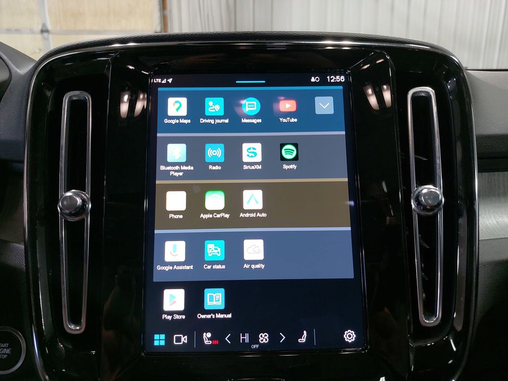 2024 VOLVO XC40 - Image 22