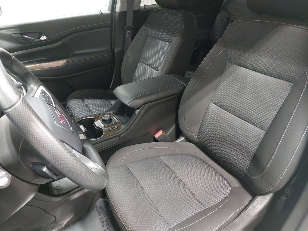 2023 GMC ACADIA - Image 17