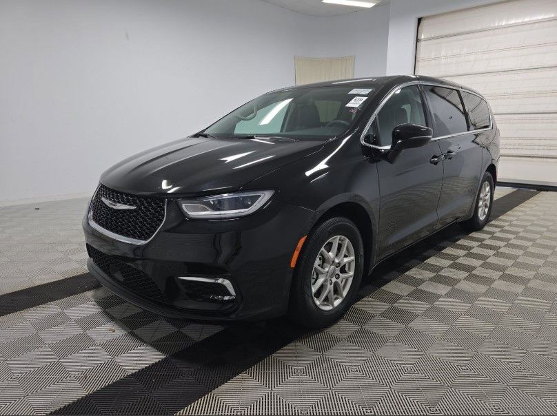 2024 CHRYSLER PACIFICA - Image 1