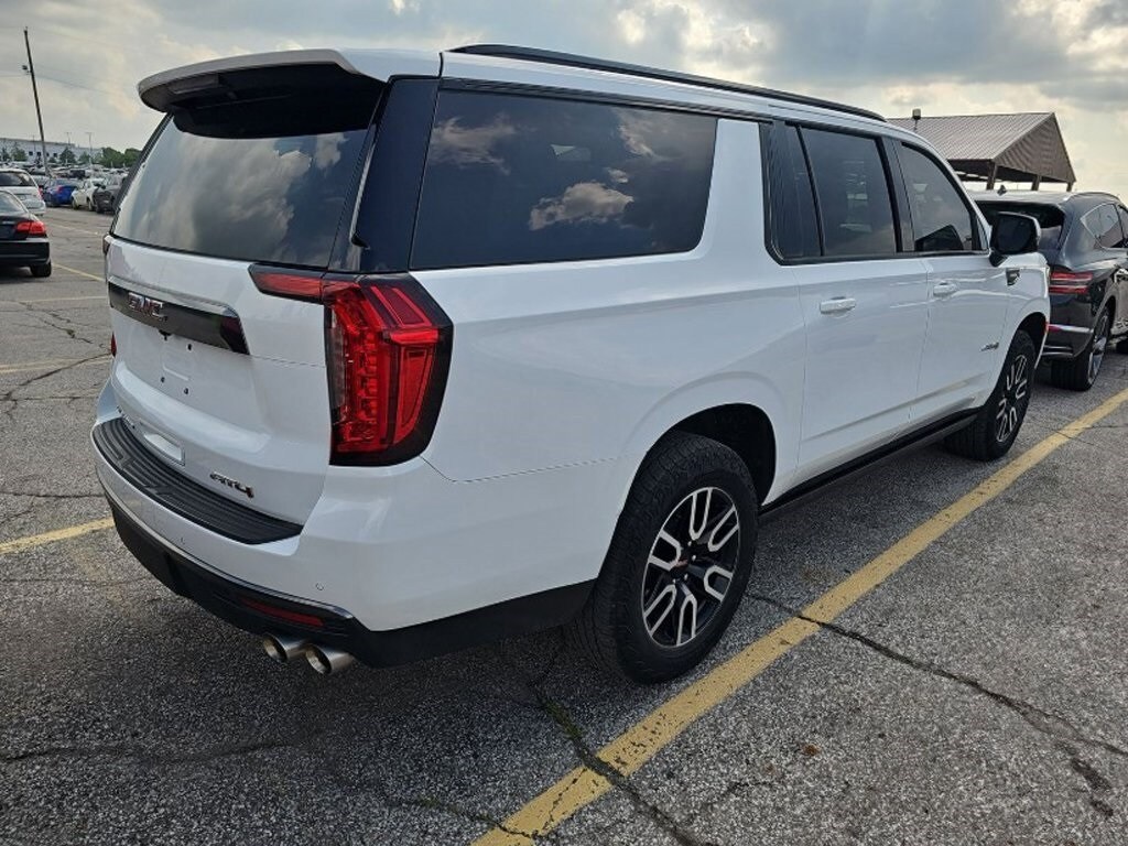 2023 Gmc Yukon XL AT4 photo 2