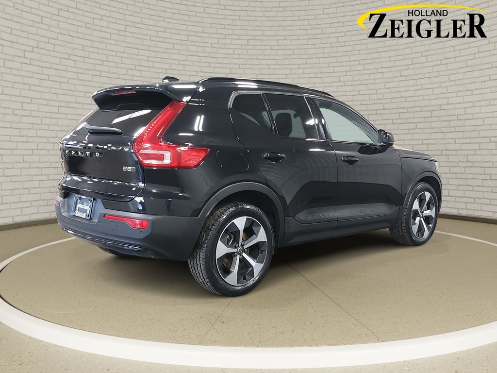 2024 VOLVO XC40 - Image 5