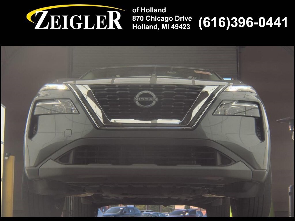 2022 Nissan Rogue SV photo 2