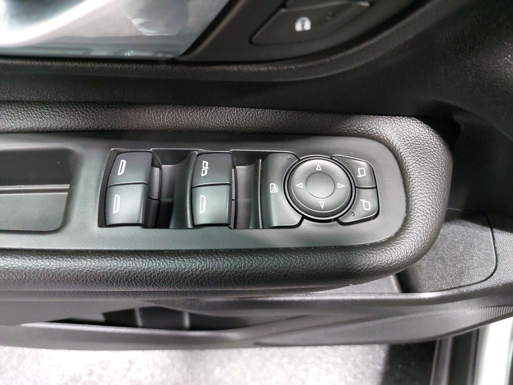 2022 GMC TERRAIN - Image 28