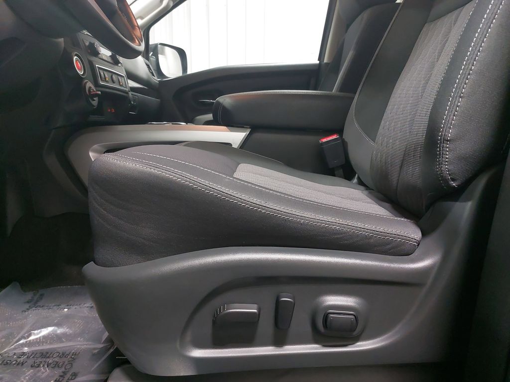 2024 NISSAN TITAN - Image 28