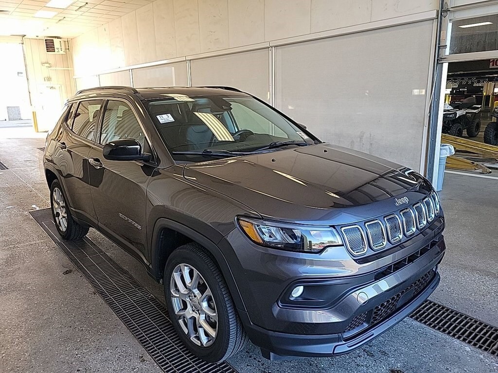 2022 Jeep Compass Latitude Lux photo 3