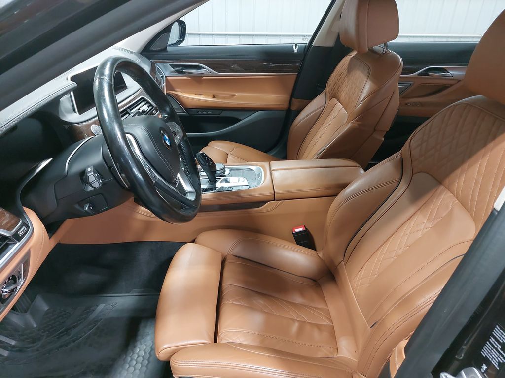 2020 BMW 750I - Image 13