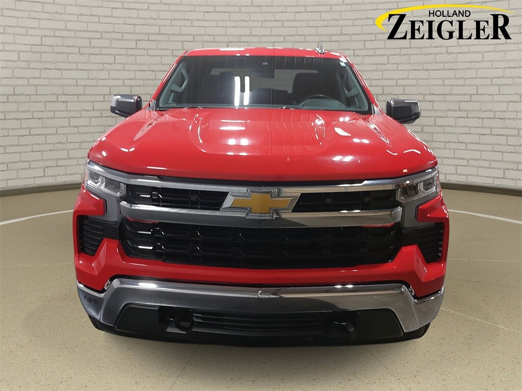 2022 Chevrolet Silverado 1500 LT photo 2