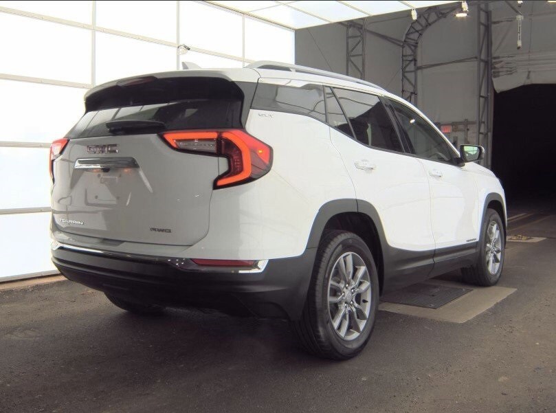 2024 Gmc Terrain SLT photo 2