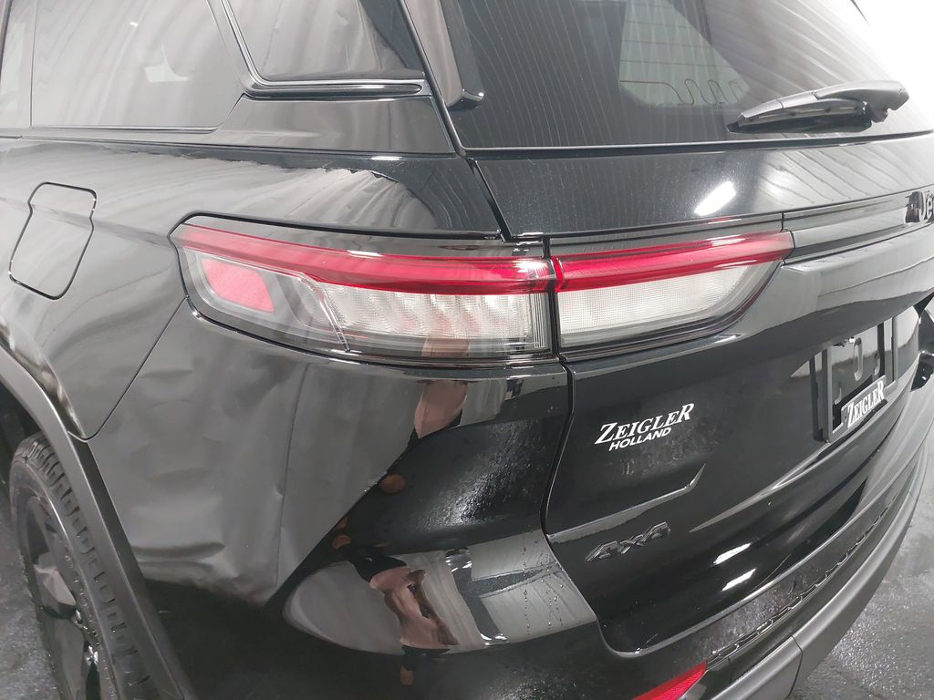 2023 JEEP GRAND CHEROKEE - Image 35