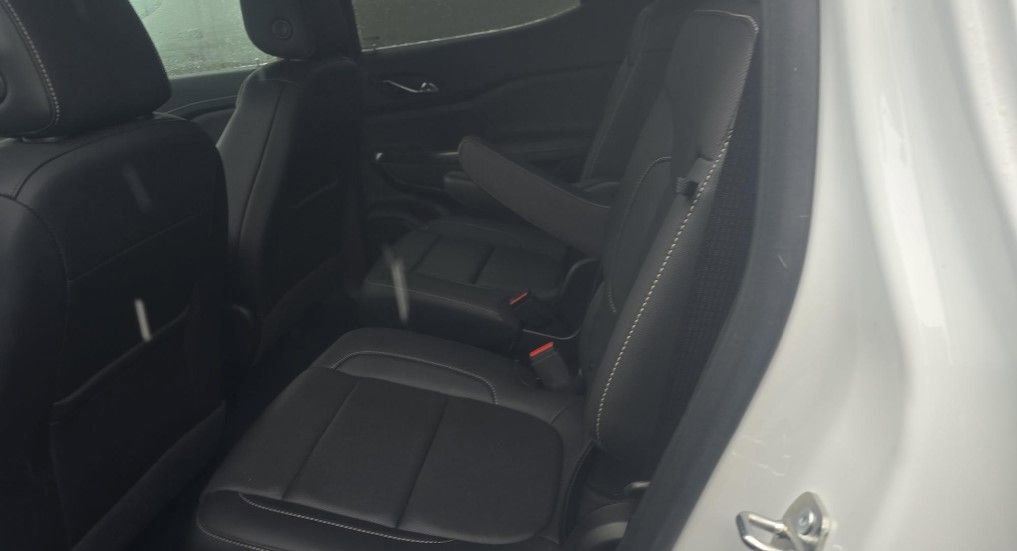 2023 GMC ACADIA - Image 16