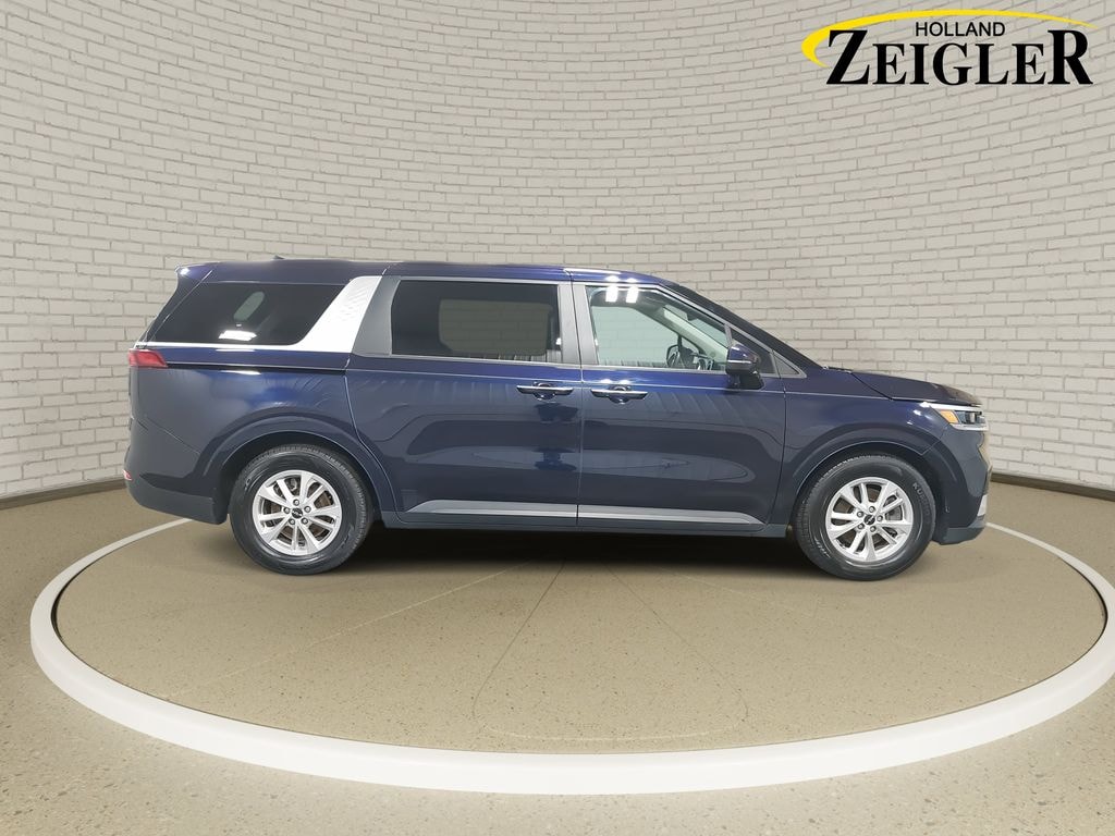 Used 2023 Kia Carnival LX Minivan/Van