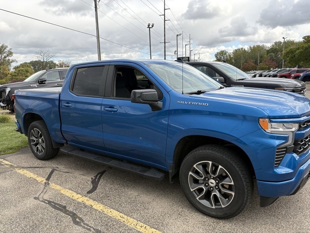 2022 Chevrolet Silverado 1500 RST photo 2