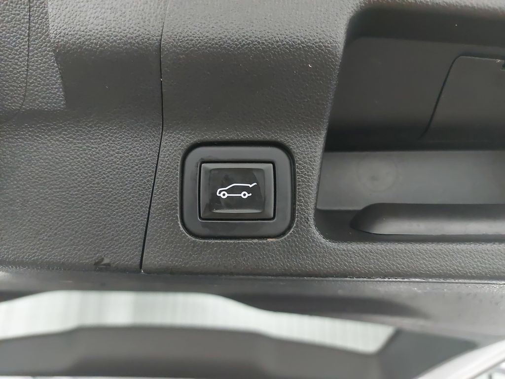 2023 GMC ACADIA - Image 15