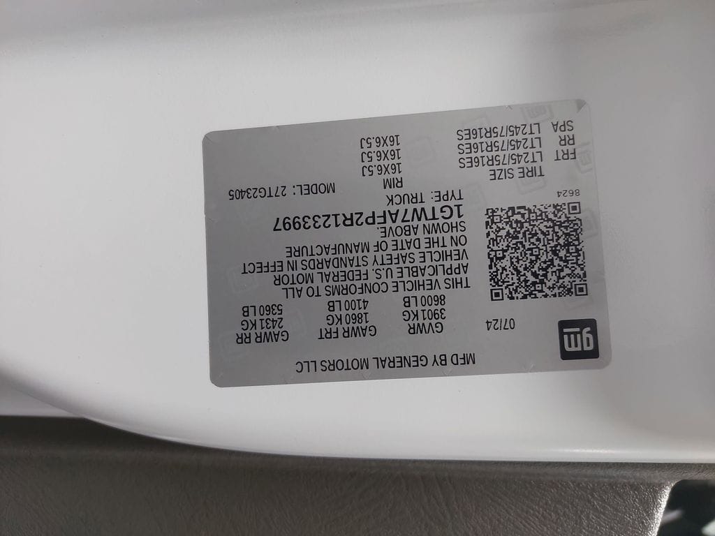 2024 GMC SAVANA - Image 31