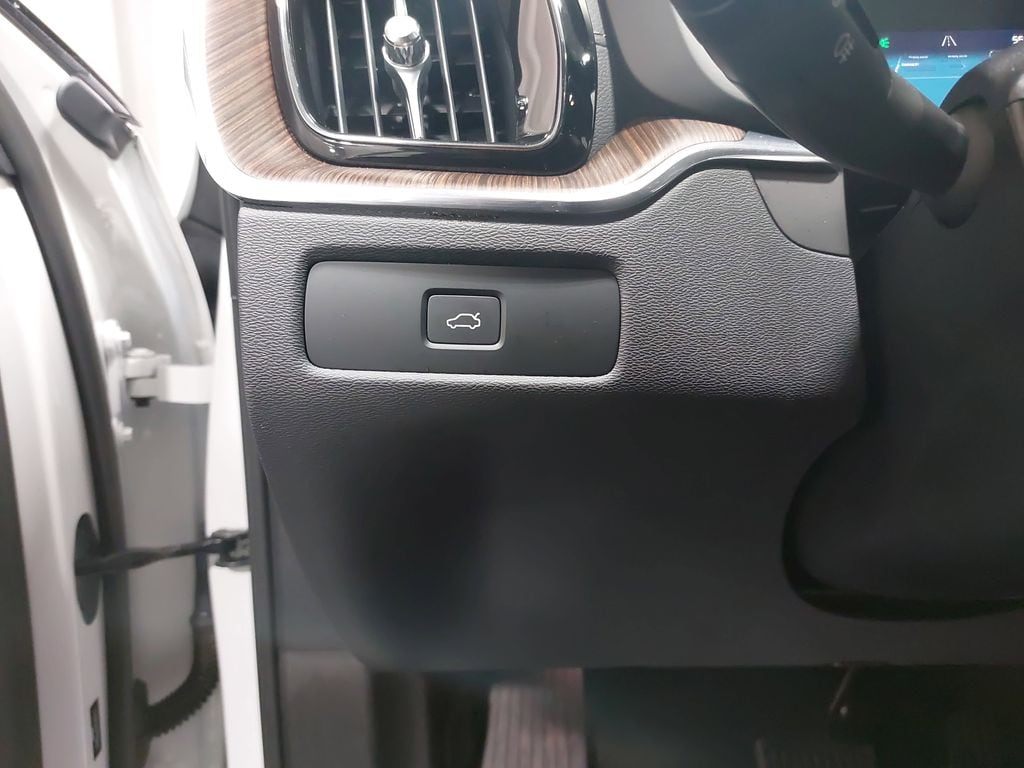 2023 VOLVO XC60 - Image 27