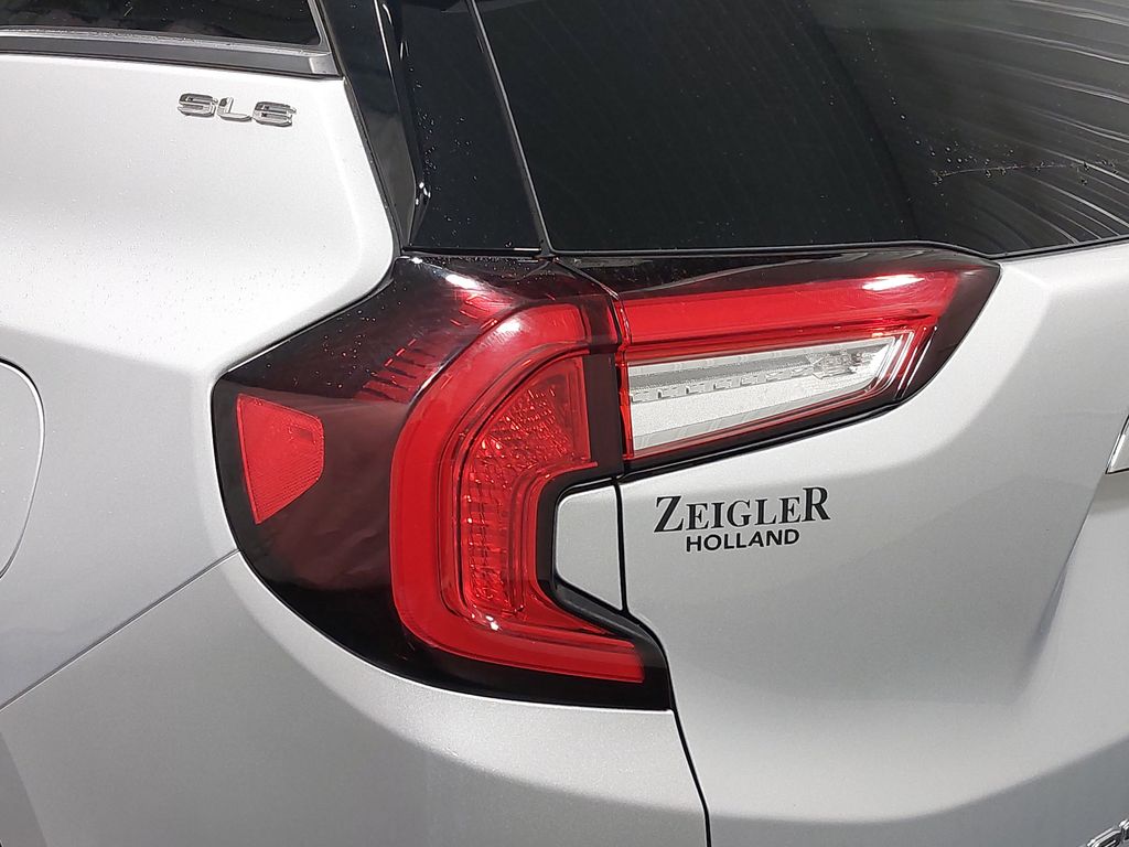 2022 GMC TERRAIN - Image 34