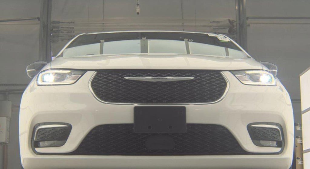 Used 2025 Chrysler Pacifica Select Minivan/Van