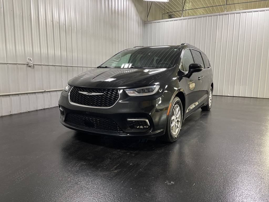 Used 2022 Chrysler Pacifica Touring L with VIN 2C4RC1BG4NR194057 for sale in Holland, MI