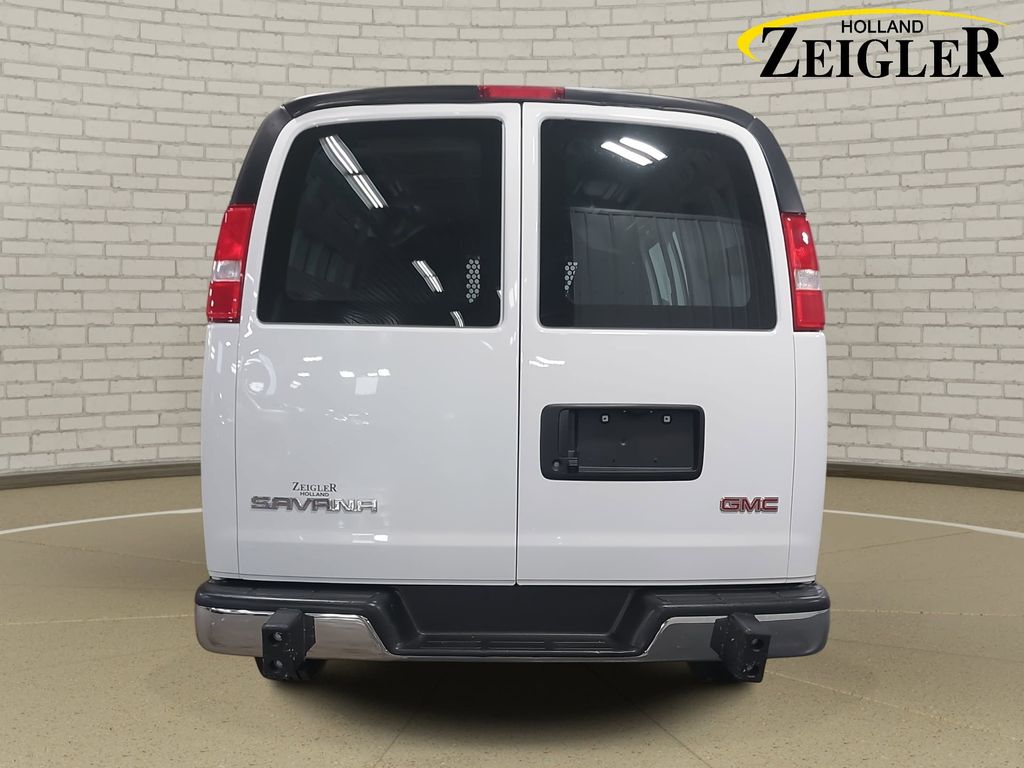 2024 GMC SAVANA - Image 6