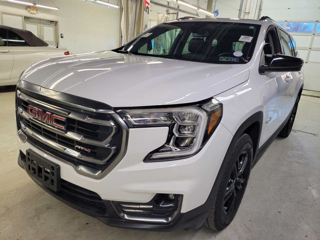 2022 GMC TERRAIN - Image 1