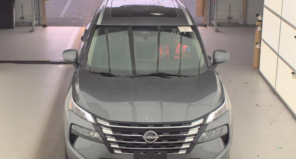 2024 Nissan Rogue SV photo 2