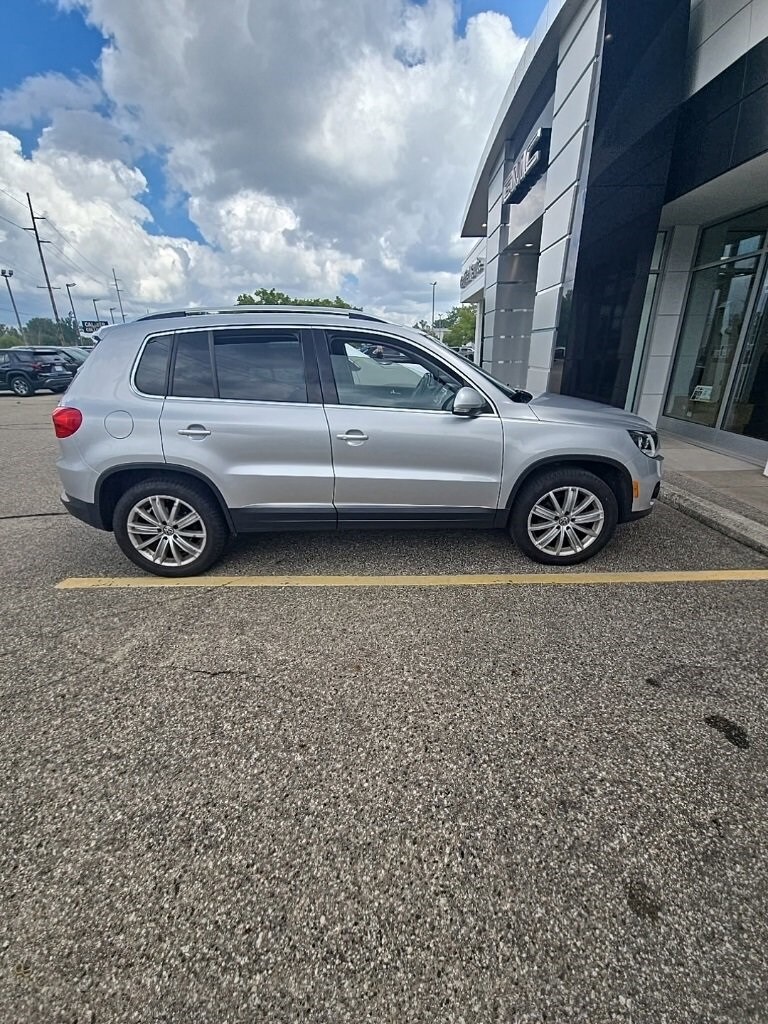 2015 Volkswagen Tiguan SEL photo 4