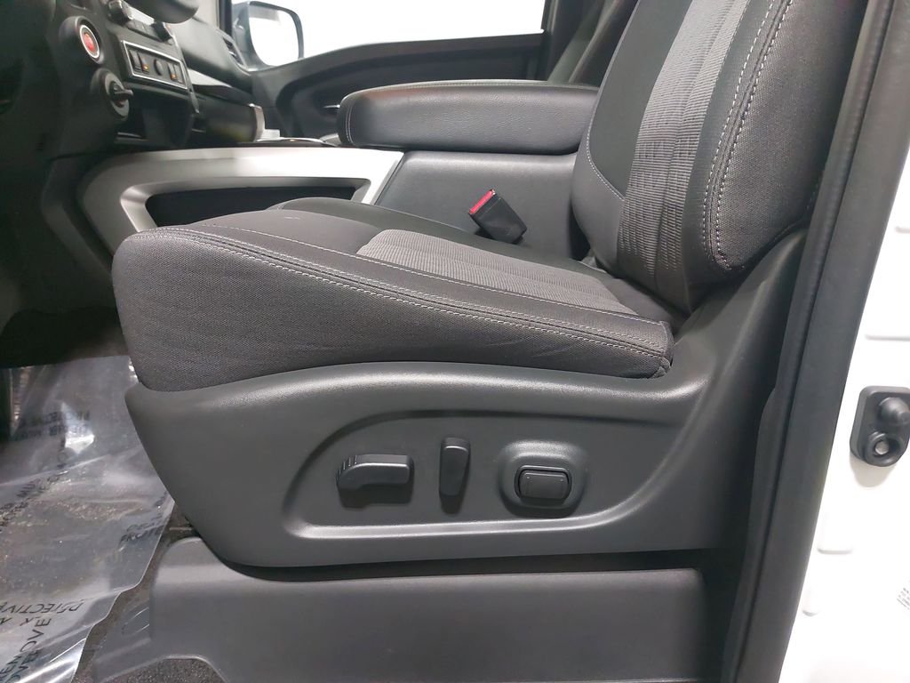 2024 NISSAN TITAN - Image 28
