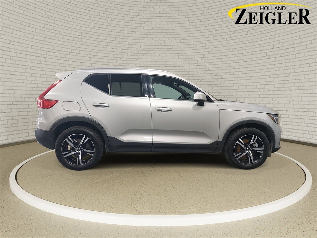 2024 Volvo XC40 Core photo 4