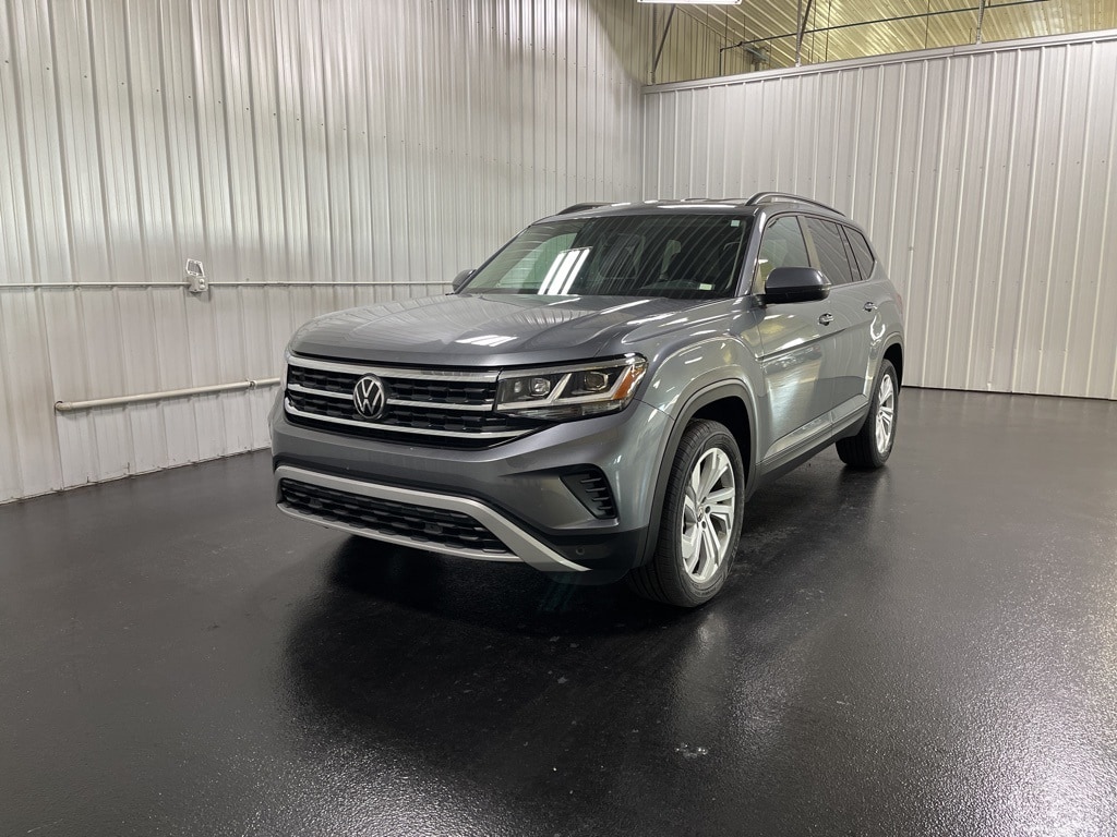 Used 2022 Volkswagen Atlas SE w/Tech with VIN 1V2HR2CA8NC545571 for sale in Holland, MI