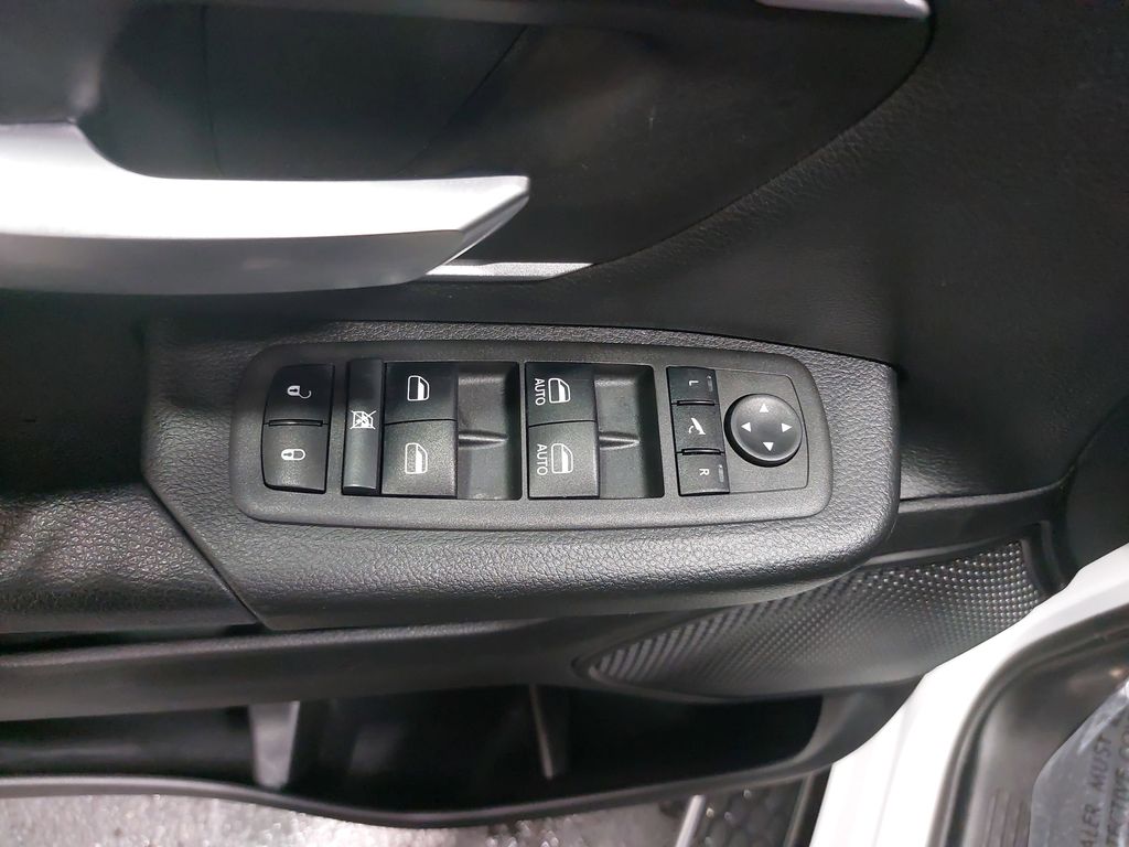 2022 RAM 1500 - Image 27