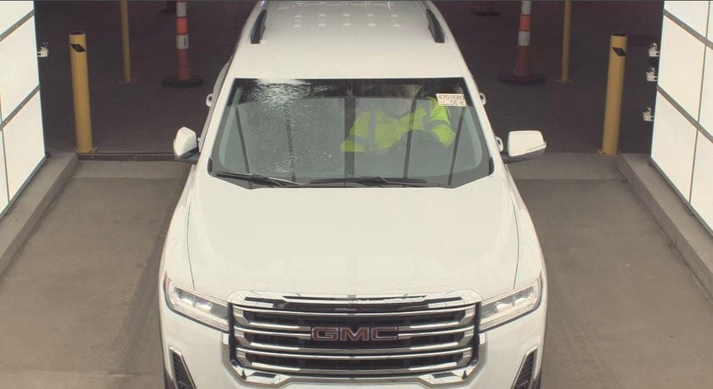 2023 GMC ACADIA - Image 2