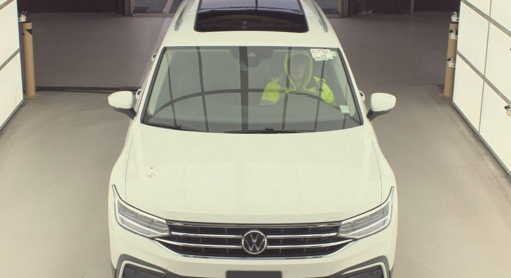 2022 Volkswagen Tiguan SE photo 2