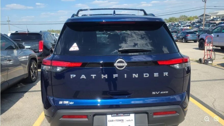 2024 Nissan Pathfinder SV photo 3
