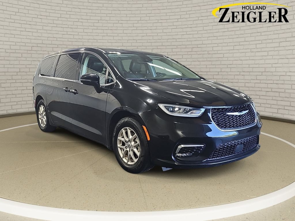 Used 2024 Chrysler Pacifica Touring L Minivan/Van