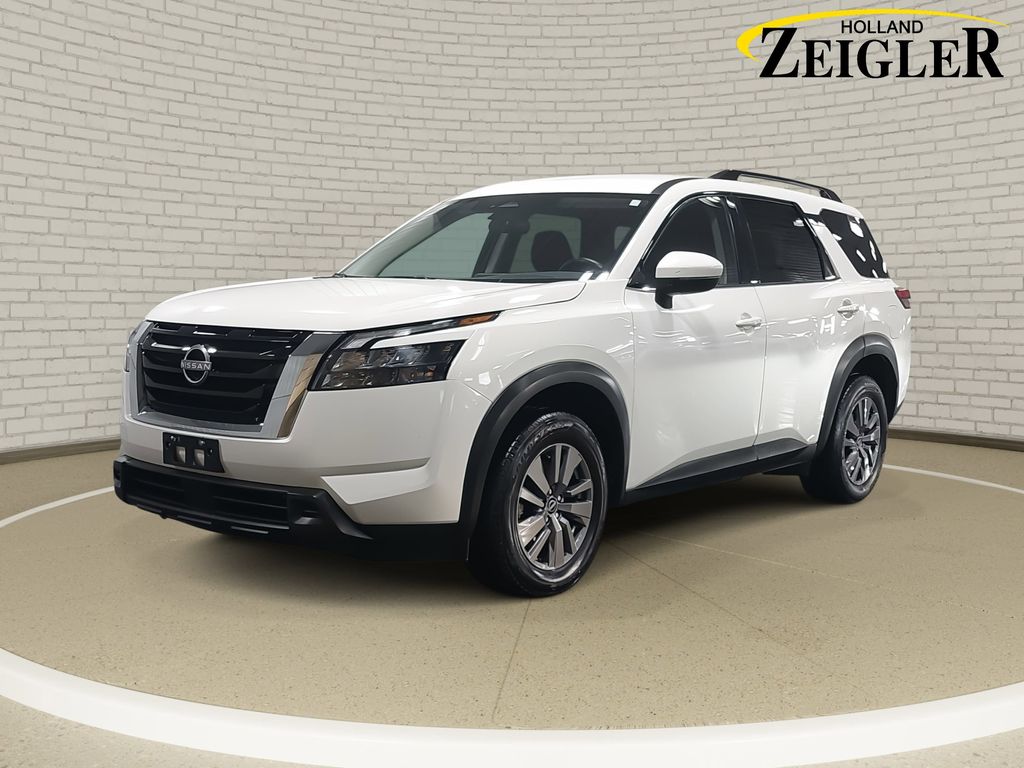 2025 Nissan Pathfinder SV's photo