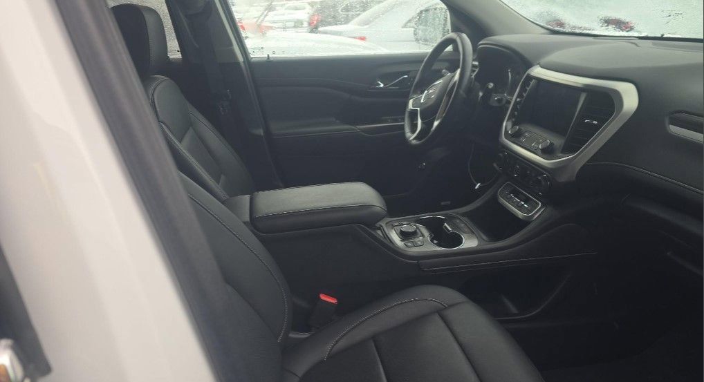 2023 GMC ACADIA - Image 11