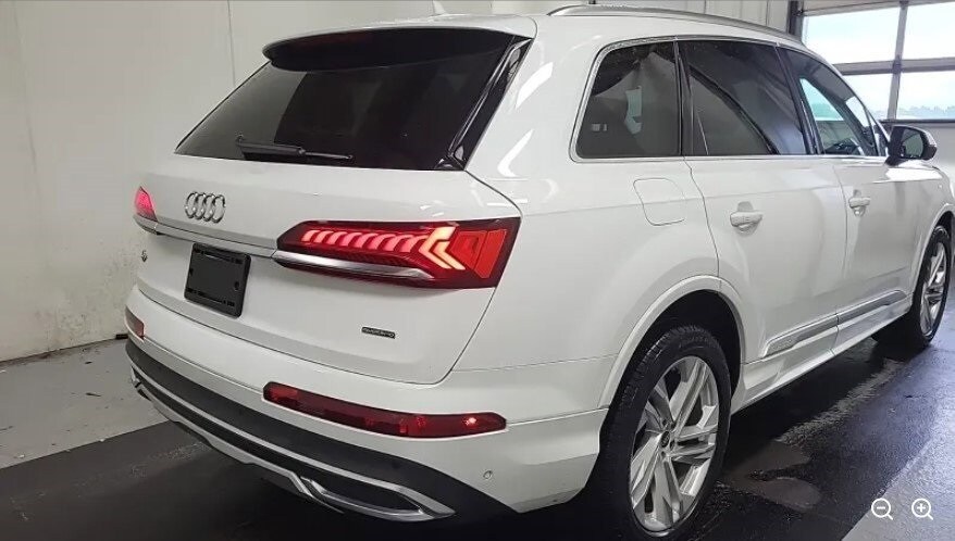 2022 Audi Q7 45 Premium photo 3