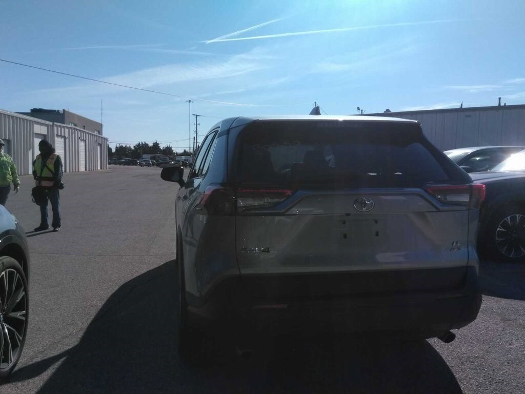 2024 Toyota RAV4 LE photo 4