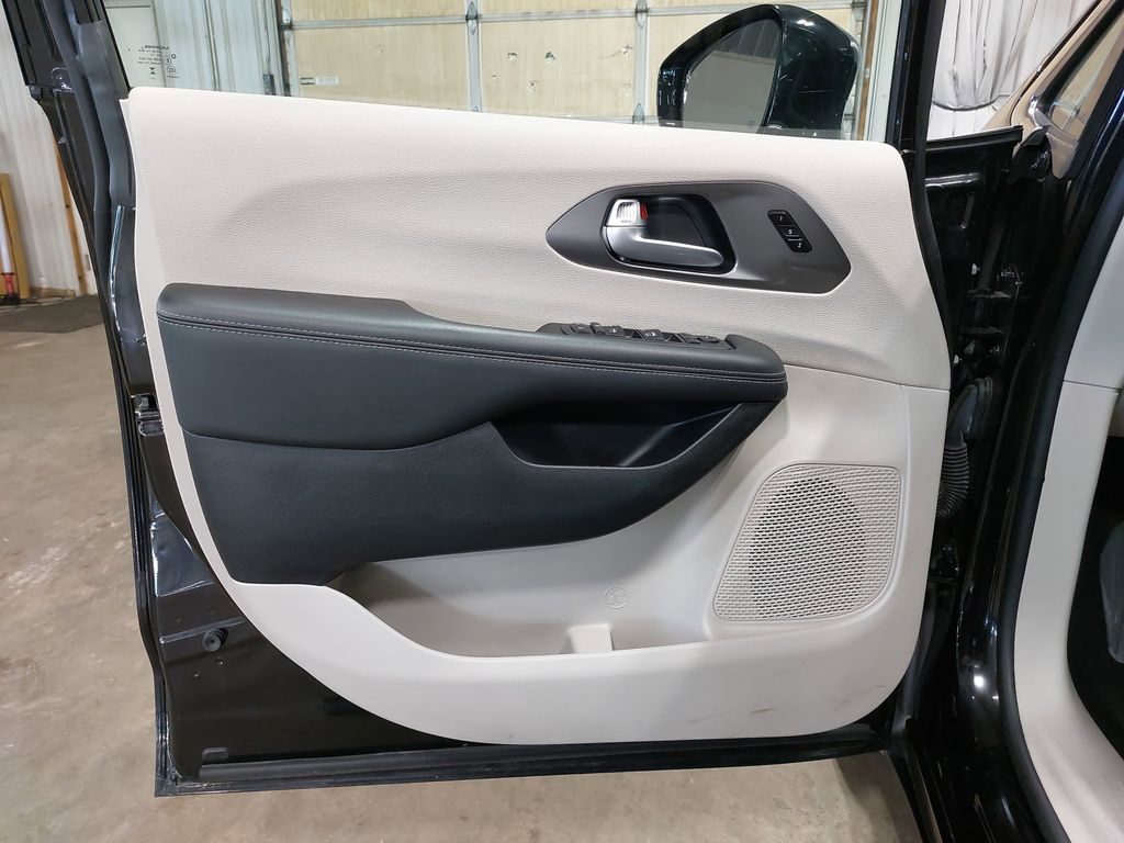 2024 CHRYSLER PACIFICA - Image 29