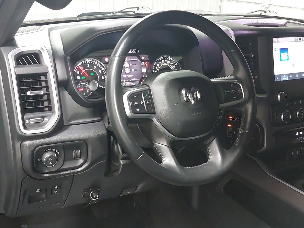 2022 RAM 1500 - Image 15