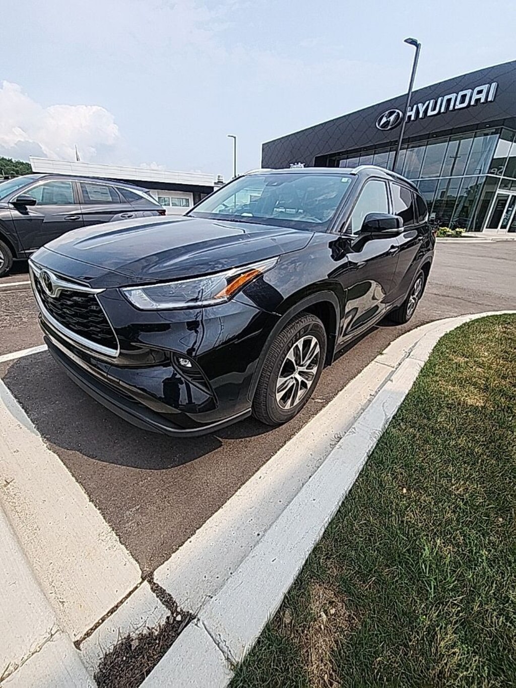 Used 2021 Toyota Highlander XLE SUV
