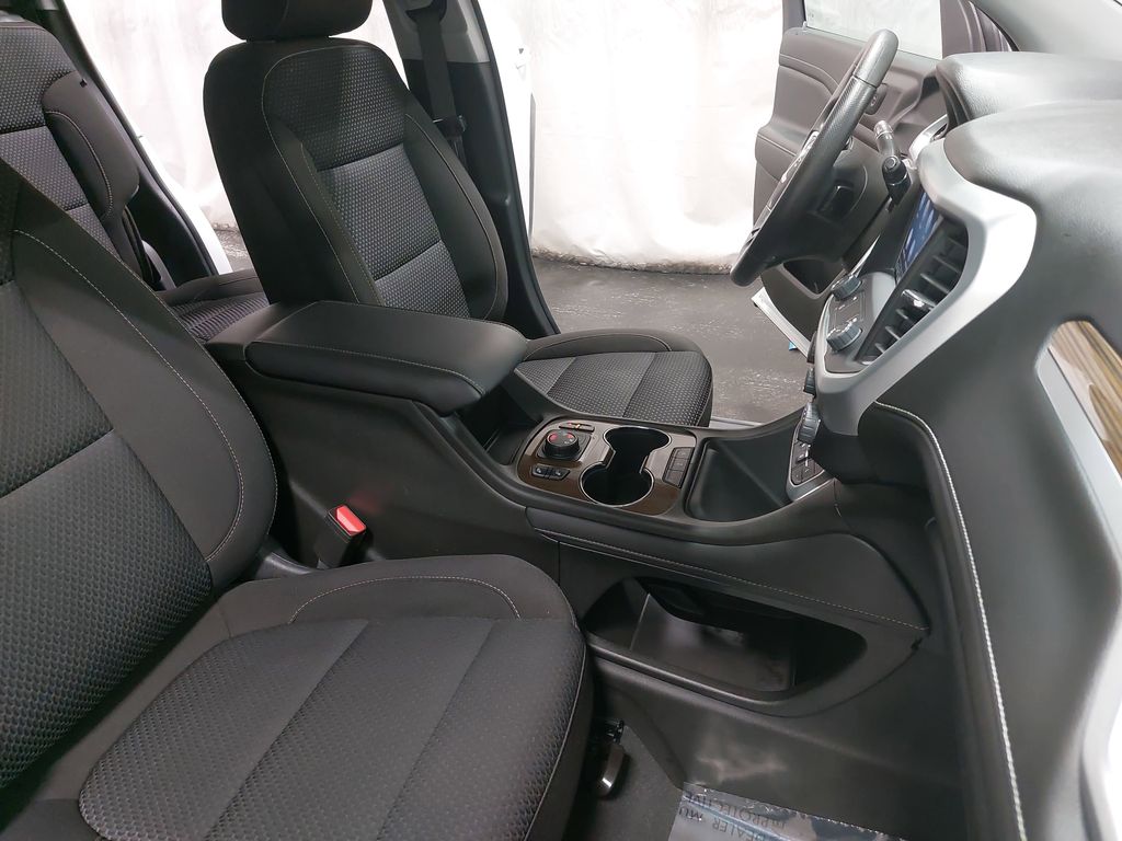 2023 GMC ACADIA - Image 10