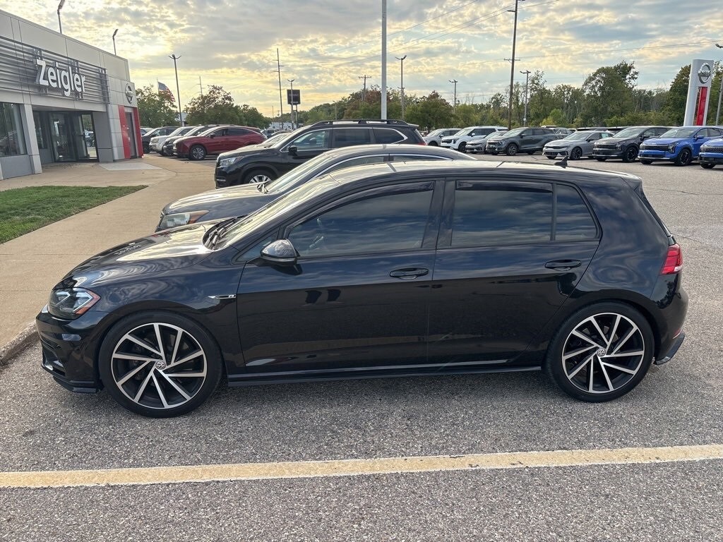 2018 Volkswagen Golf R 4Motion photo 2