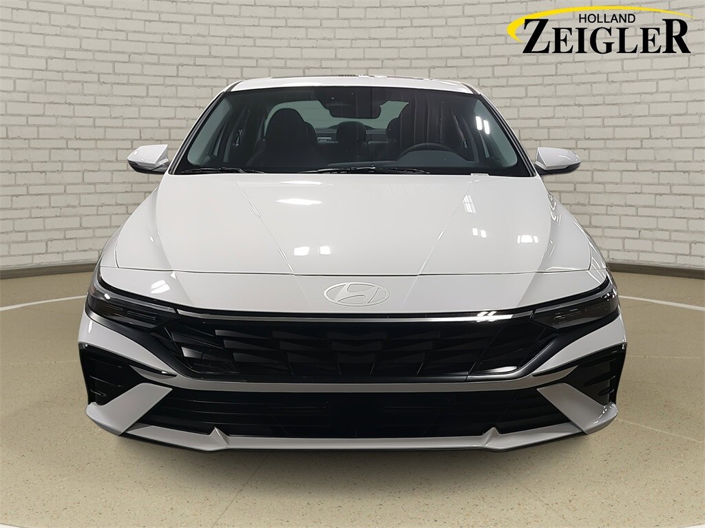 New 2025 Hyundai Elantra Limited Sedan